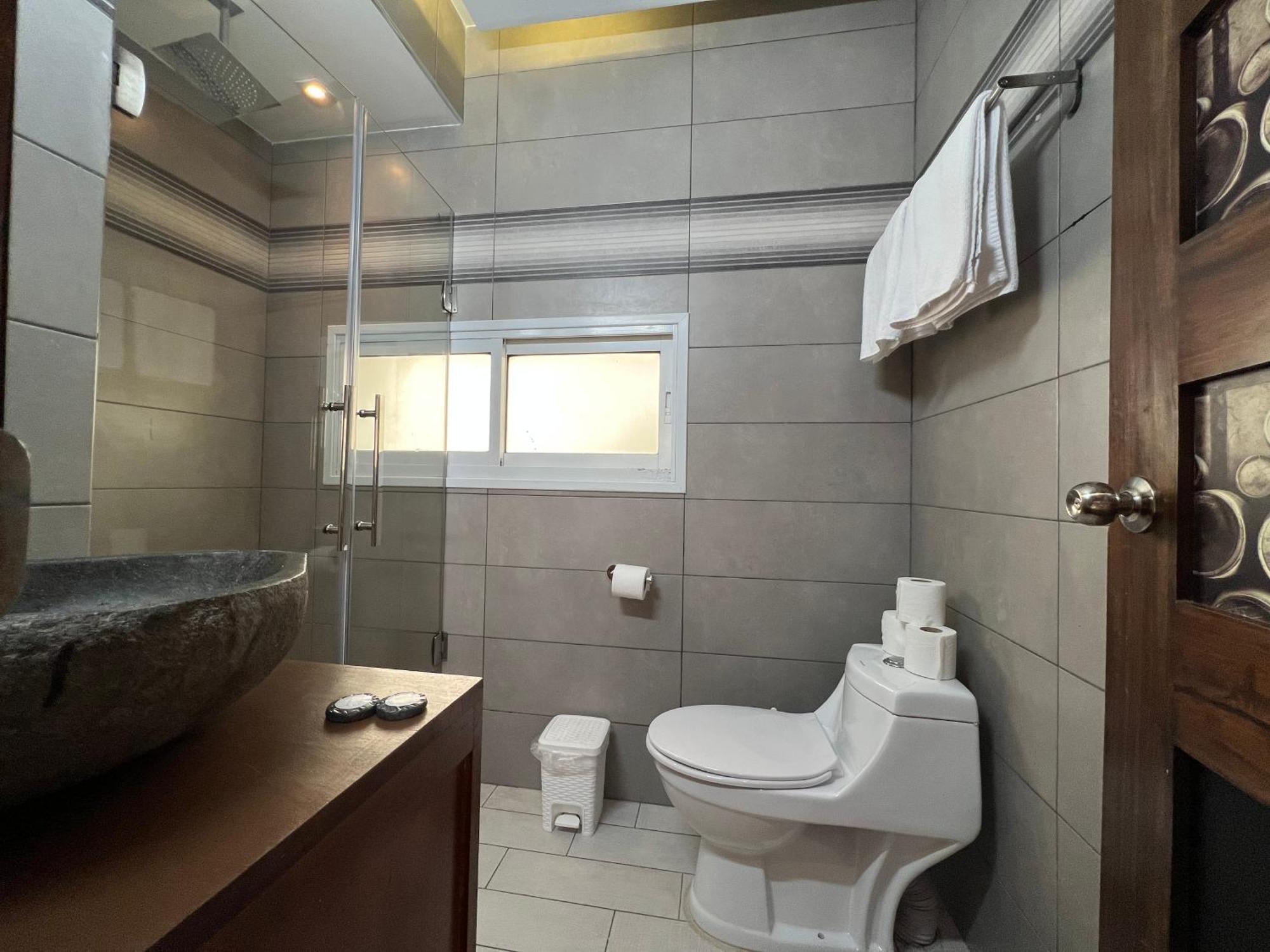 Beer Garden Hotel Тел Авив Екстериор снимка