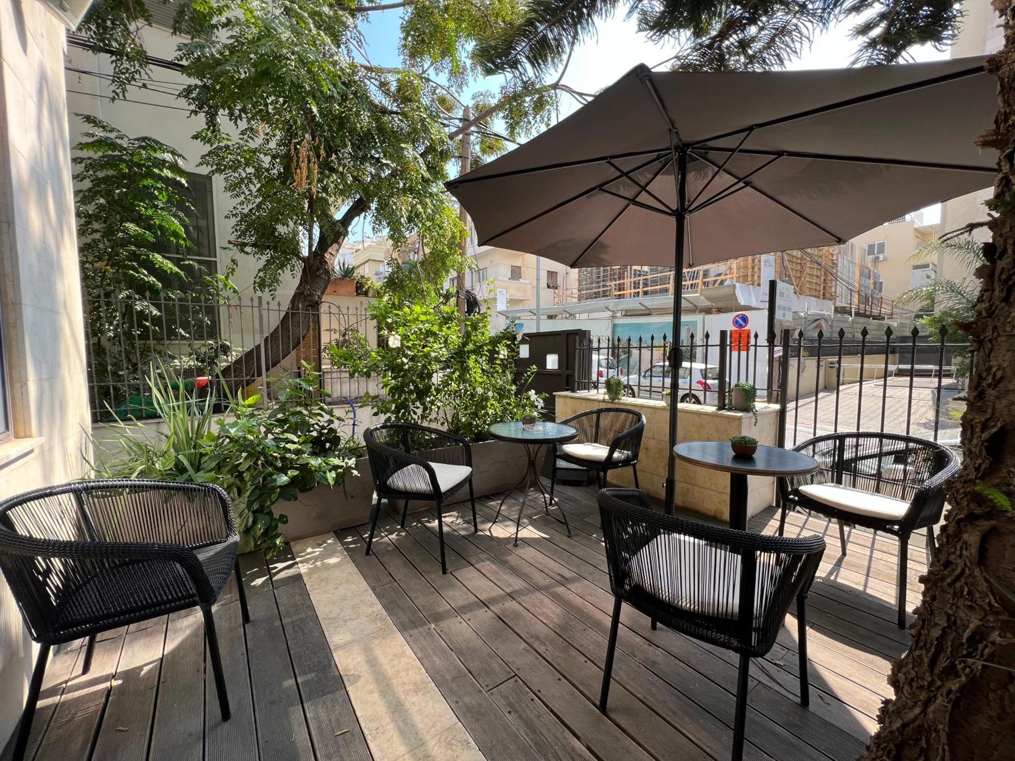 Beer Garden Hotel Тел Авив Екстериор снимка