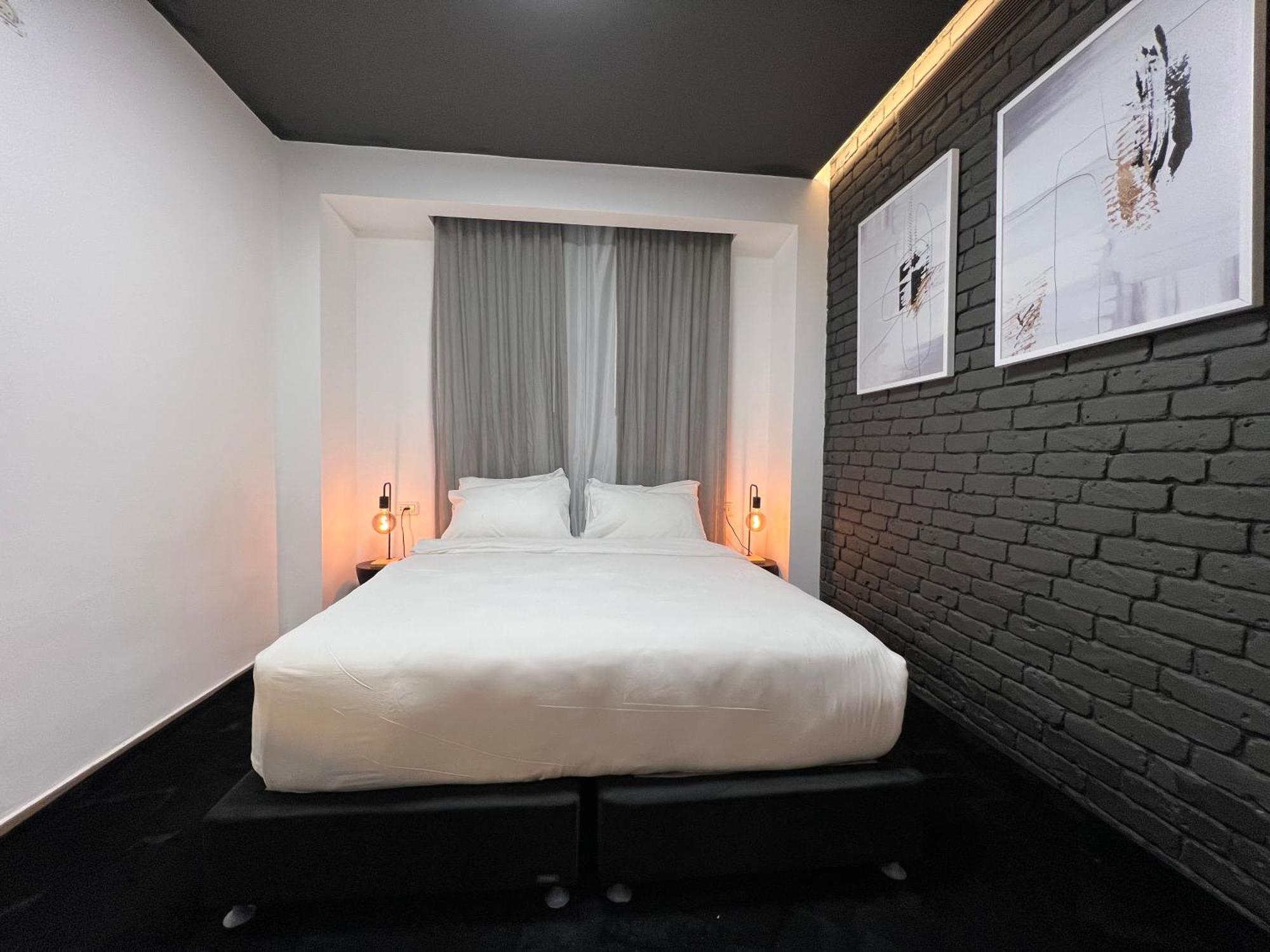 Beer Garden Hotel Тел Авив Екстериор снимка