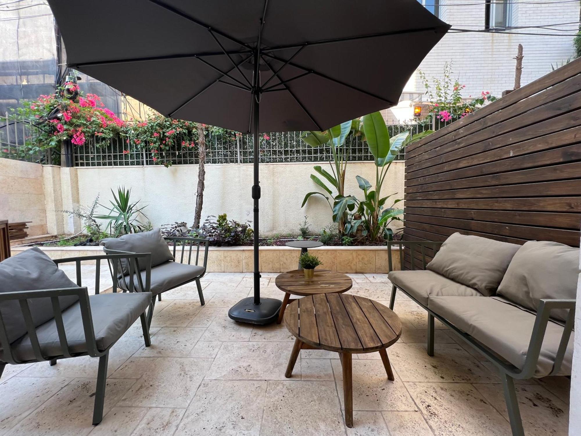 Beer Garden Hotel Тел Авив Екстериор снимка